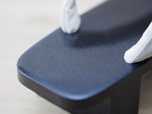 画像6: ななこ塗 女下駄 紺 (6)