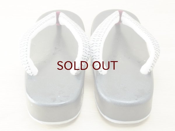 画像2: 紋紗塗 女下駄 花模様 (2)